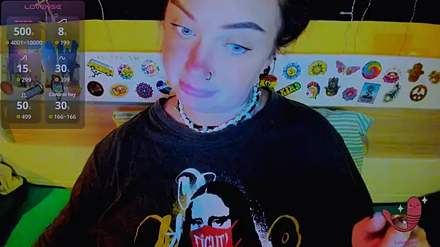 EllieOz online show from October 23, 6:28 pm