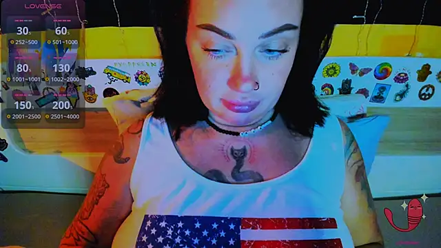 EllieOz online show from December 5, 5:53 pm