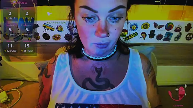 Snapshot of EllieOz chatting on January 17, 2:22 pm EllieOz online show from January 17, 2:22 pm