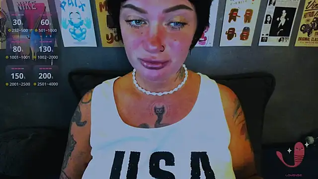 Snapshot of EllieOz chatting on May 27, 4:26 pm EllieOz online show from May 27, 4:26 pm
