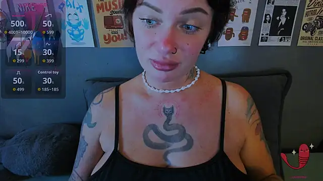 Snapshot of EllieOz chatting on June 22, 4:59 pm EllieOz online show from June 22, 4:59 pm