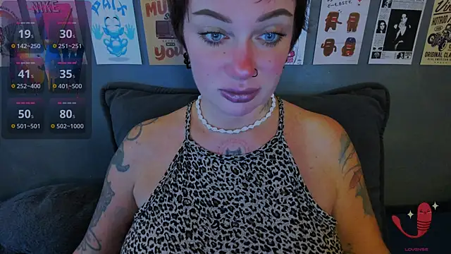 Snapshot of EllieOz chatting on July 3, 4:13 pm EllieOz online show from July 3, 4:13 pm