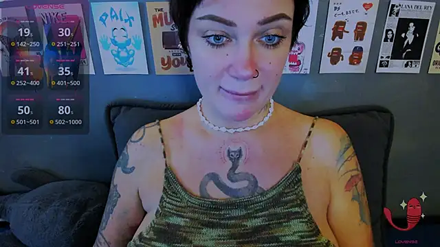 Snapshot of EllieOz chatting on July 8, 1:04 pm EllieOz online show from July 8, 1:04 pm