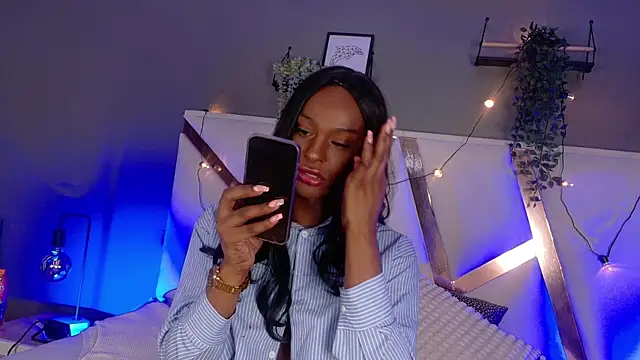 nahomi campbell online show from November 1, 8:00 pm