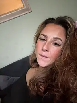 Snapshot of Miss_emilee chatting on December 17, 12:01 am Miss emilee online show from December 17, 12:01 am