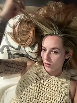 Snapshot of Miss_emilee chatting on December 29, 11:08 pm Miss emilee online show from December 29, 11:08 pm