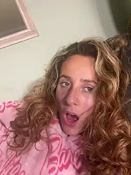 Snapshot of Miss_emilee chatting on February 22, 9:48 pm Miss emilee online show from February 22, 9:48 pm