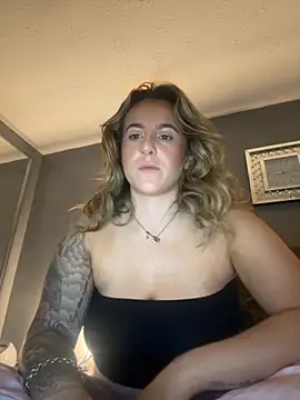 Snapshot of Miss_emilee chatting on October 5, 9:13 pm Miss emilee online show from October 5, 9:13 pm