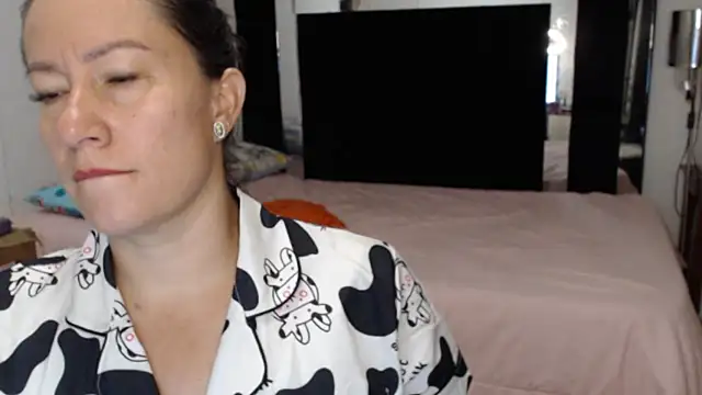 Snapshot of CATRINA-83 chatting on July 26, 2:57 pm CATRINA-83 online show from July 26, 2:57 pm
