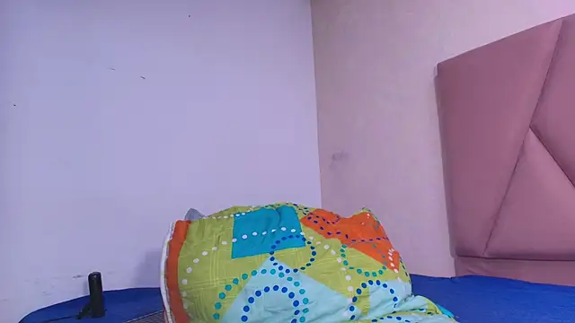 arl chloee online show from October 31, 3:07 am