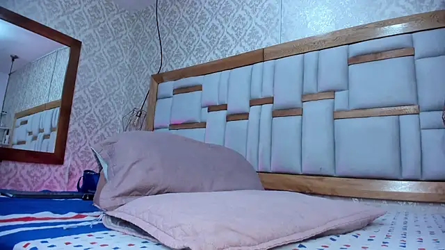 arl chloee online show from November 15, 3:04 am