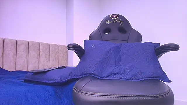 arl chloee online show from January 8, 3:09 am