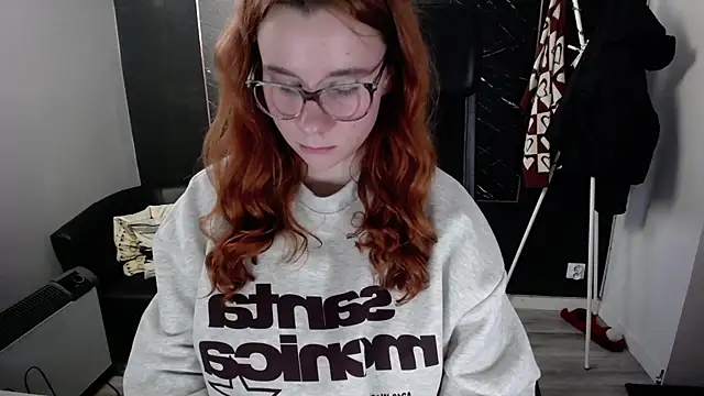 littleviki7 online show from December 22, 12:16 pm