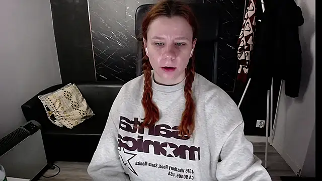 littleviki7 online show from January 14, 6:24 am