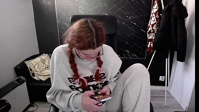 littleviki7 online show from January 14, 9:45 am