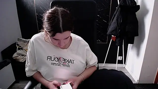 littleviki7 online show from November 24, 11:21 am