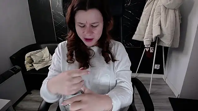 littleviki7 online show from January 7, 8:17 am