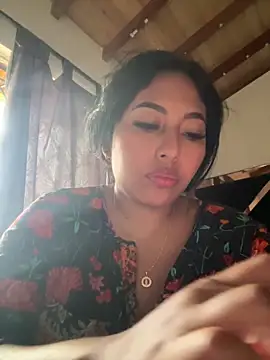 Snapshot of emmyjhonson07 chatting on May 3, 12:33 pm emmyjhonson07 online show from May 3, 12:33 pm