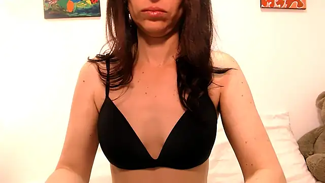 Snapshot of AliceRossi chatting on November 21, 1:32 pm AliceRossi online show from November 21, 1:32 pm