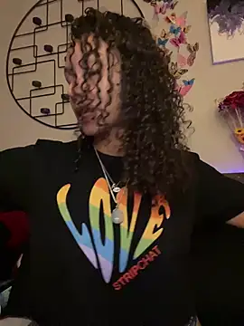 Snapshot of _Neeka_ chatting on December 21, 4:09 am Neeka online show from December 21, 4:09 am