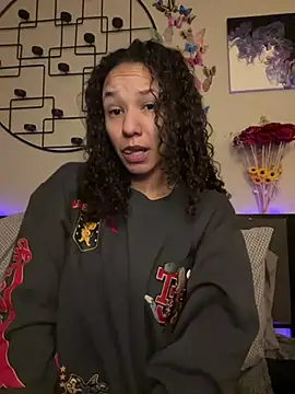 Snapshot of _Neeka_ chatting on January 4, 11:33 am Neeka online show from January 4, 11:33 am