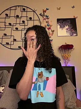 Snapshot of _Neeka_ chatting on February 3, 11:09 am Neeka online show from February 3, 11:09 am