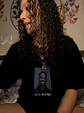 Snapshot of _Neeka_ chatting on October 17, 2:59 am Neeka online show from October 17, 2:59 am