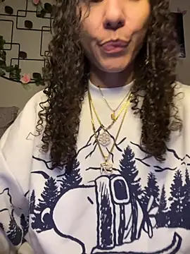 Snapshot of _Neeka_ chatting on October 19, 5:19 am Neeka online show from October 19, 5:19 am