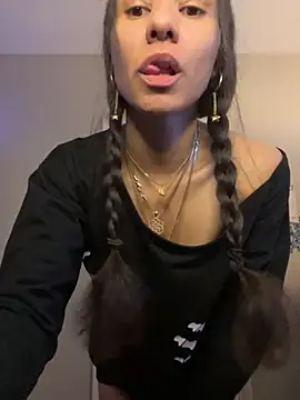 Snapshot of _Neeka_ chatting on October 23, 3:17 am Neeka online show from October 23, 3:17 am