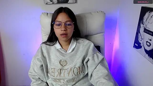 Snapshot of SamanthaRoldaan chatting on January 24, 2:41 pm SamanthaRoldaan online show from January 24, 2:41 pm