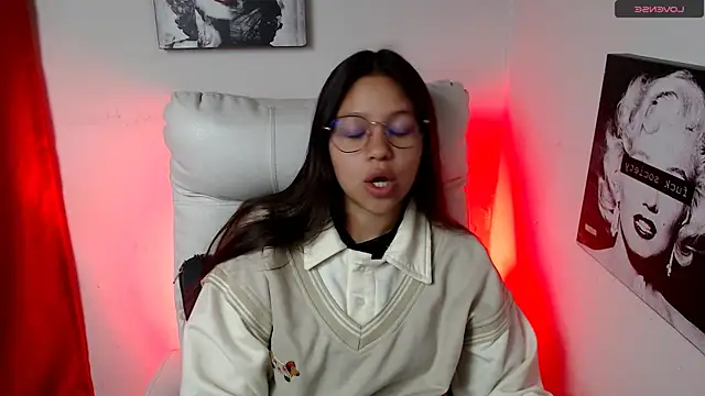 Snapshot of SamanthaRoldaan chatting on January 25, 1:52 pm SamanthaRoldaan online show from January 25, 1:52 pm