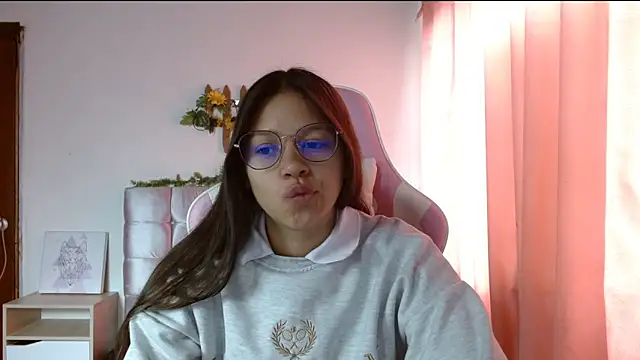 Snapshot of SamanthaRoldaan chatting on February 13, 2:42 pm SamanthaRoldaan online show from February 13, 2:42 pm