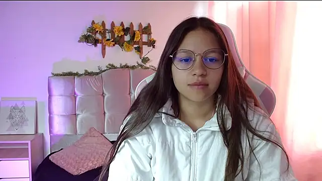 Snapshot of SamanthaRoldaan chatting on February 18, 3:43 pm SamanthaRoldaan online show from February 18, 3:43 pm