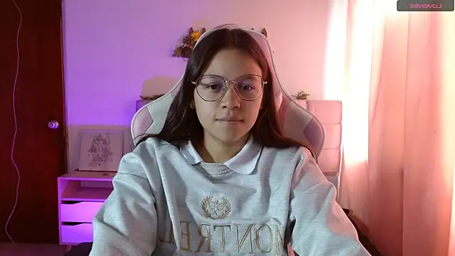 Snapshot of SamanthaRoldaan chatting on February 23, 5:50 pm SamanthaRoldaan online show from February 23, 5:50 pm