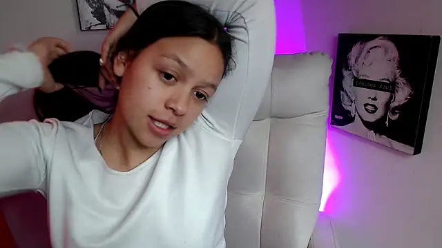Snapshot of SamanthaRoldaan chatting on March 17, 8:30 pm SamanthaRoldaan online show from March 17, 8:30 pm