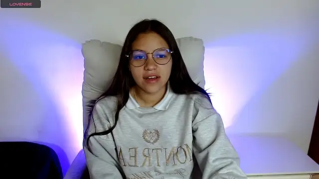 Snapshot of SamanthaRoldaan chatting on March 18, 1:31 pm SamanthaRoldaan online show from March 18, 1:31 pm