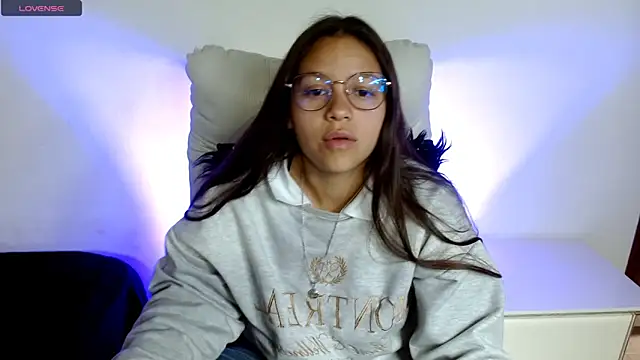 Snapshot of SamanthaRoldaan chatting on March 18, 4:37 pm SamanthaRoldaan online show from March 18, 4:37 pm