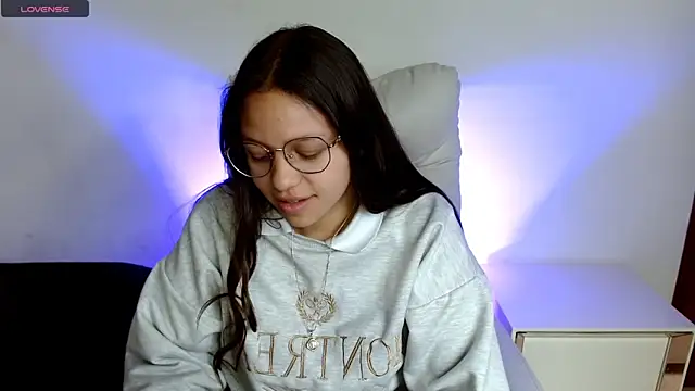 Snapshot of SamanthaRoldaan chatting on March 18, 7:42 pm SamanthaRoldaan online show from March 18, 7:42 pm