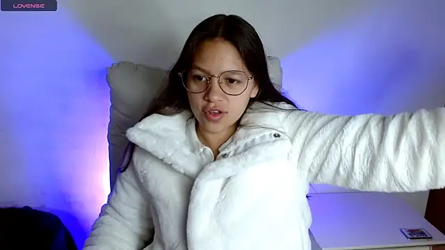 Snapshot of SamanthaRoldaan chatting on March 19, 1:29 pm SamanthaRoldaan online show from March 19, 1:29 pm