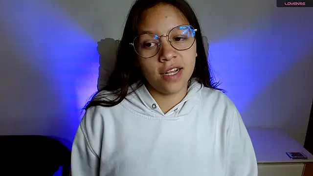 Snapshot of SamanthaRoldaan chatting on March 20, 4:42 pm SamanthaRoldaan online show from March 20, 4:42 pm