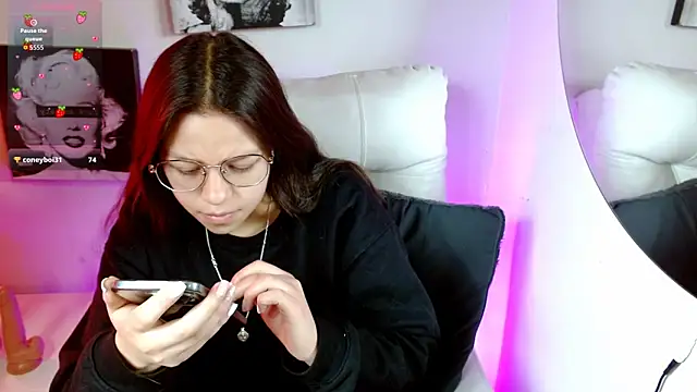 Snapshot of SamanthaRoldaan chatting on October 9, 2:59 pm SamanthaRoldaan online show from October 9, 2:59 pm