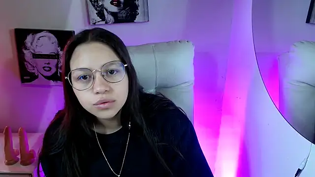 Snapshot of SamanthaRoldaan chatting on October 13, 2:06 pm SamanthaRoldaan online show from October 13, 2:06 pm