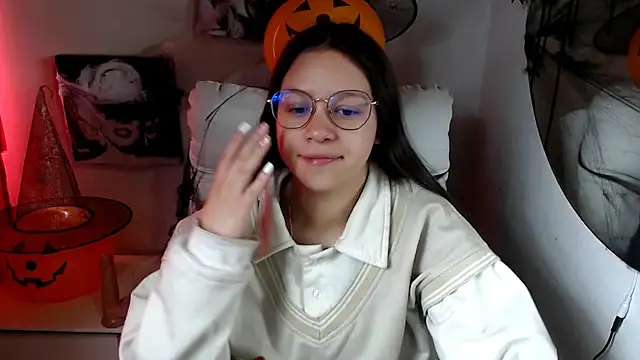 Snapshot of SamanthaRoldaan chatting on October 18, 2:18 pm SamanthaRoldaan online show from October 18, 2:18 pm
