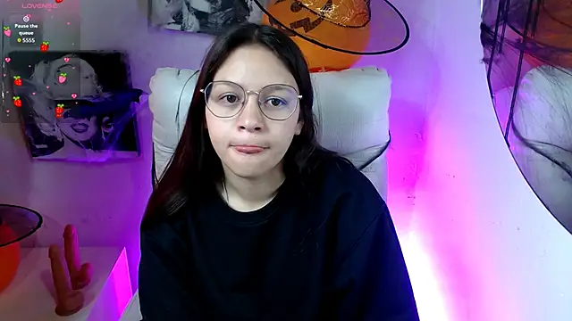 Snapshot of SamanthaRoldaan chatting on October 21, 2:29 pm SamanthaRoldaan online show from October 21, 2:29 pm