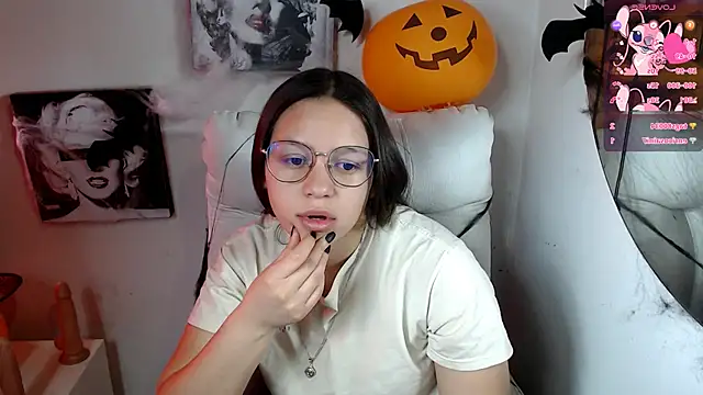 Snapshot of SamanthaRoldaan chatting on October 26, 2:23 pm SamanthaRoldaan online show from October 26, 2:23 pm