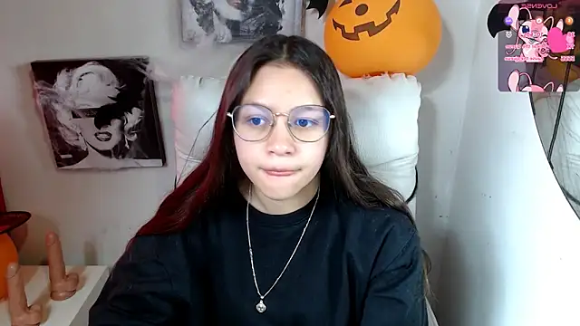 Snapshot of SamanthaRoldaan chatting on October 27, 2:32 pm SamanthaRoldaan online show from October 27, 2:32 pm