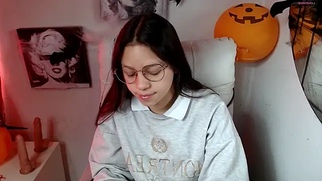 Snapshot of SamanthaRoldaan chatting on October 28, 2:31 pm SamanthaRoldaan online show from October 28, 2:31 pm