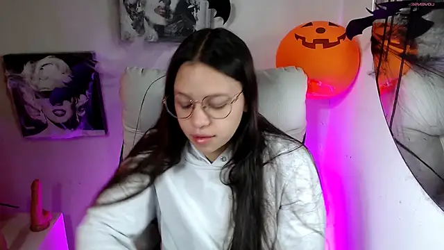 Snapshot of SamanthaRoldaan chatting on October 29, 2:52 pm SamanthaRoldaan online show from October 29, 2:52 pm