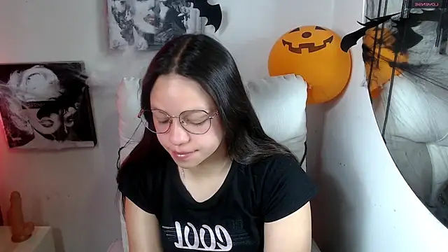 Snapshot of SamanthaRoldaan chatting on November 2, 2:19 pm SamanthaRoldaan online show from November 2, 2:19 pm