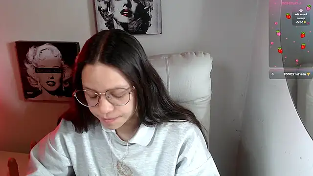 Snapshot of SamanthaRoldaan chatting on November 6, 4:08 pm SamanthaRoldaan online show from November 6, 4:08 pm